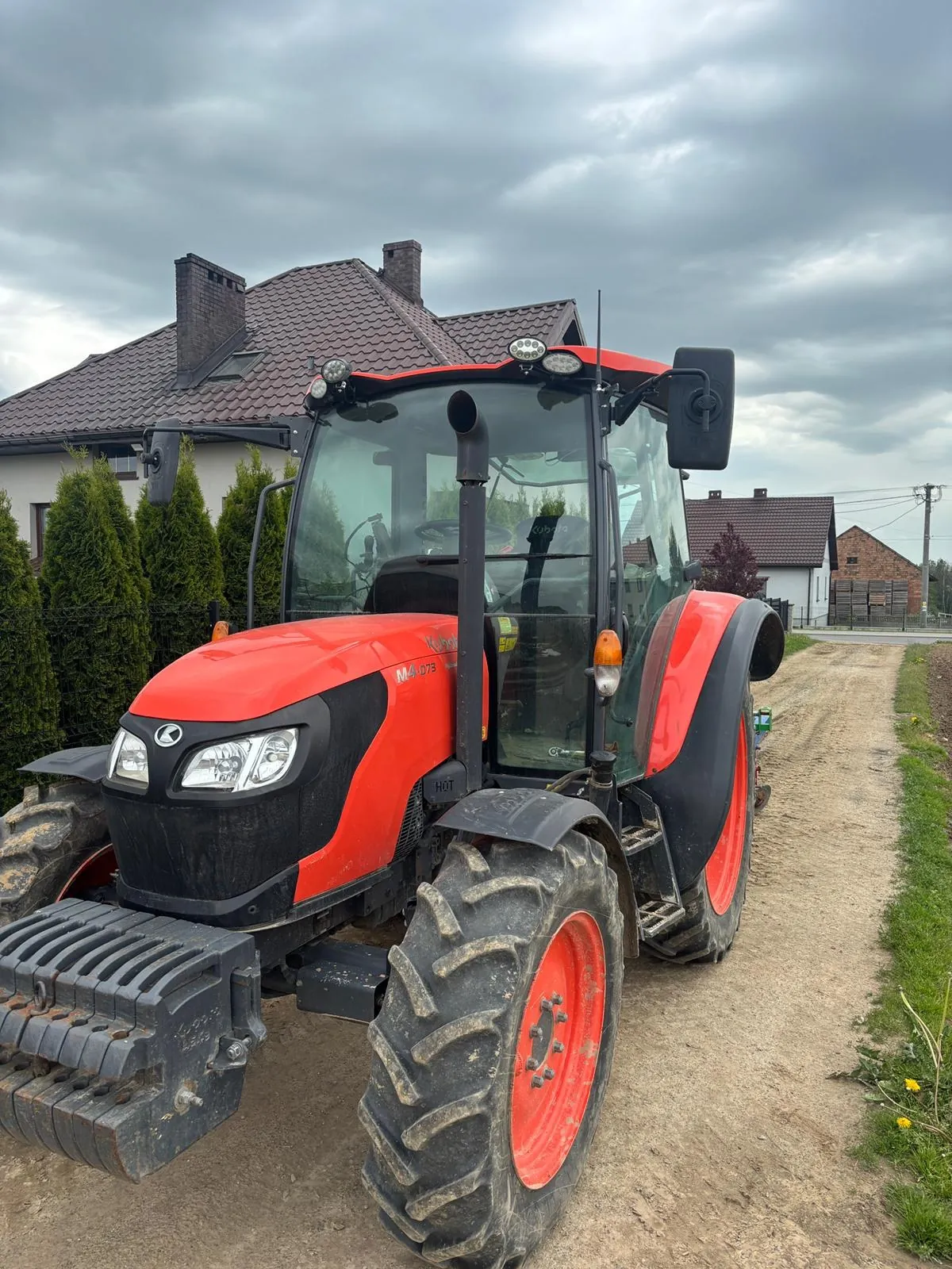 Kubota M4073