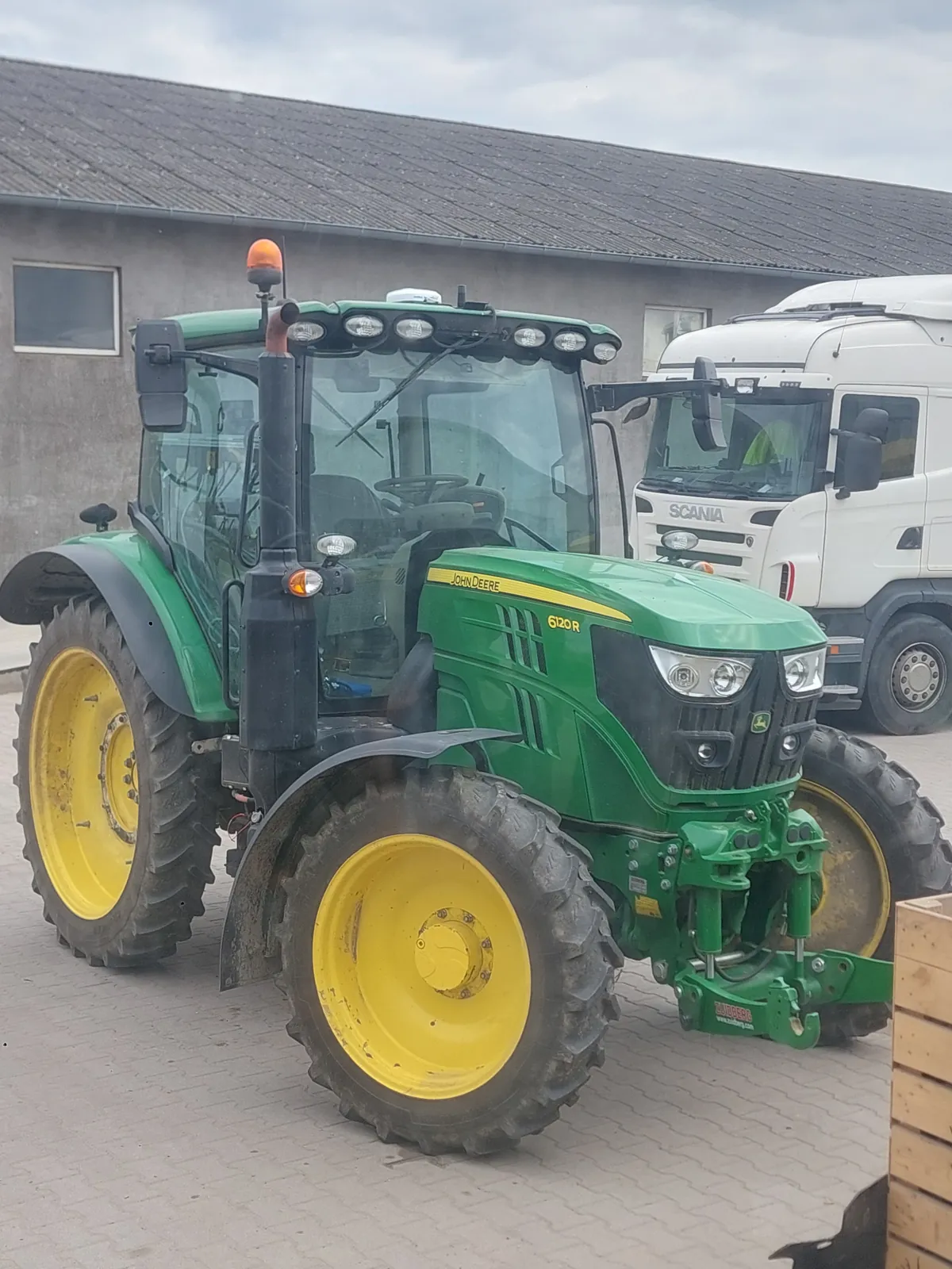 John Deere 6120R hydraulika